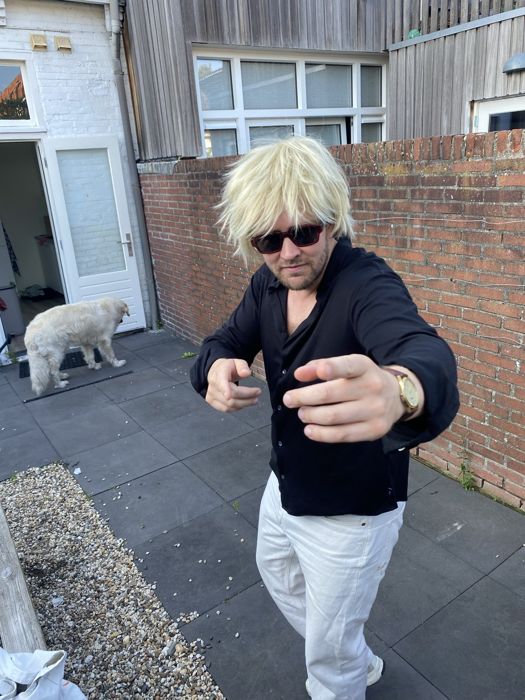 Persfoto Bram Leefgeld: hij wijst naar jou